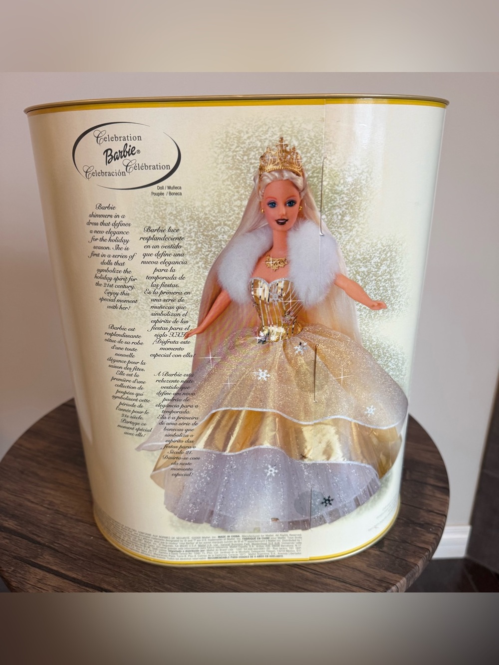 Collector Barbie - Picture 2 of 2